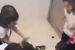 Nữ sinh bị đánh trong nhà vệ sinh trường học ở TP HCM: Những học sinh đứng quay clip cũng bị xử lý