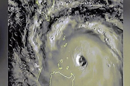 Thế giới - “Quái vật” Phượng hoàng hình thành, cảnh báo bão mạnh cấp siêu bão