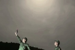 Tin tức trong ngày - Nhiều địa phương bắn pháo hiệu báo bão Kalmaegi