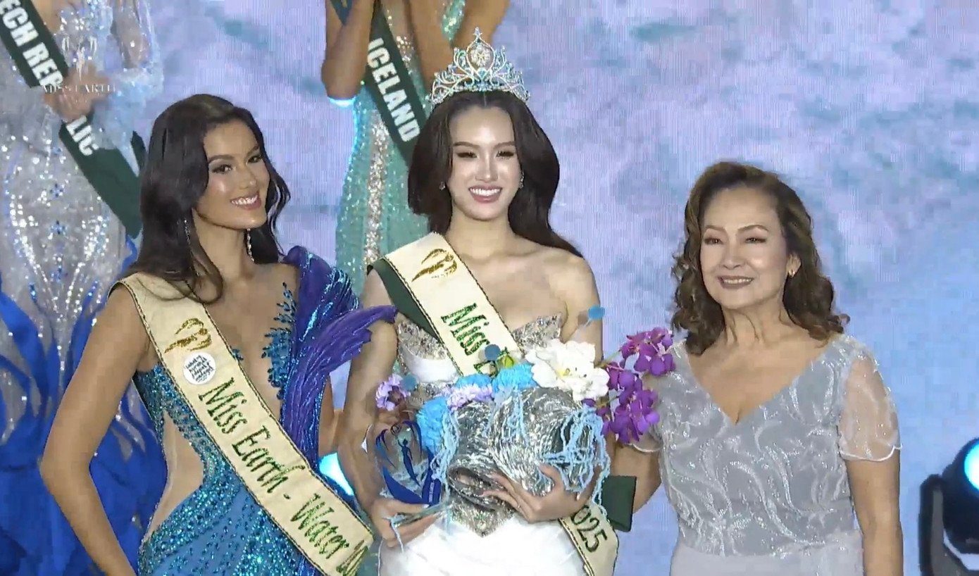 Các người đẹp giành giải Á hậu.