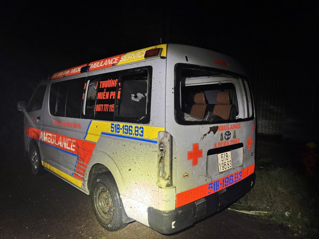 Xe cứu thương của Đội anh Đạt bị hư hỏng, khó di chuyển. Ảnh: Đội SOS 115 - Bình Định