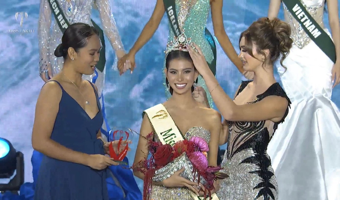 Các người đẹp giành giải Á hậu.