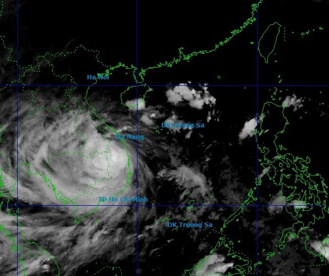 Ảnh vệ tinh bão Kalmaegi lúc 22h. Ảnh:NCHMF