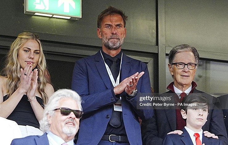 Jurgen Klopp xuất hiện trong tin đồn liên hệ với Barcelona giữa lúc Hansi Flick muốn rời đội