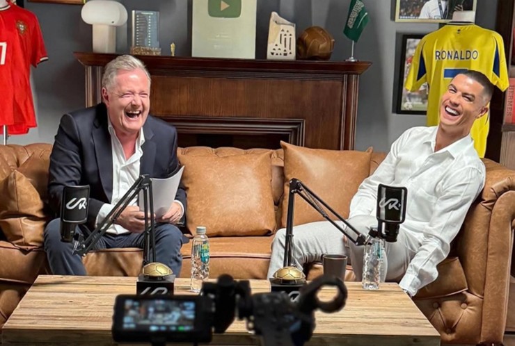 Ronaldo (phải) trong cuộc phỏng vấn với Piers Morgan