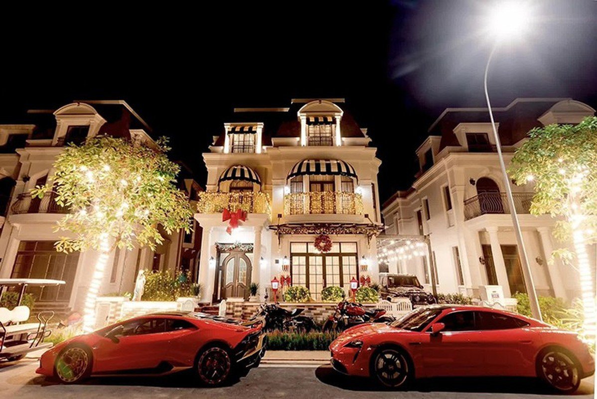 Đoàn Di Băng khoe biệt thự được trang hoàng lộng lẫy giữa quận 7 của hai vợ chồng.