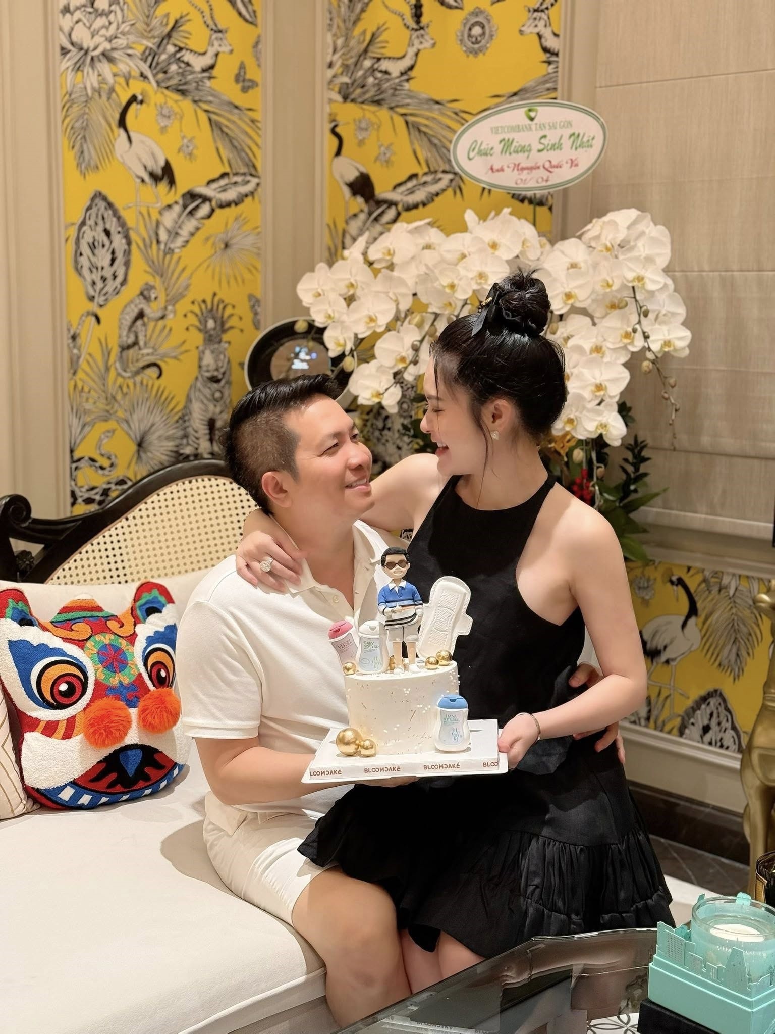 Vợ chồng Đoàn Di Băng thường xuyên khoe cuộc sống hạnh phúc, giàu sang và hàng loạt phát ngôn gây trang cãi.