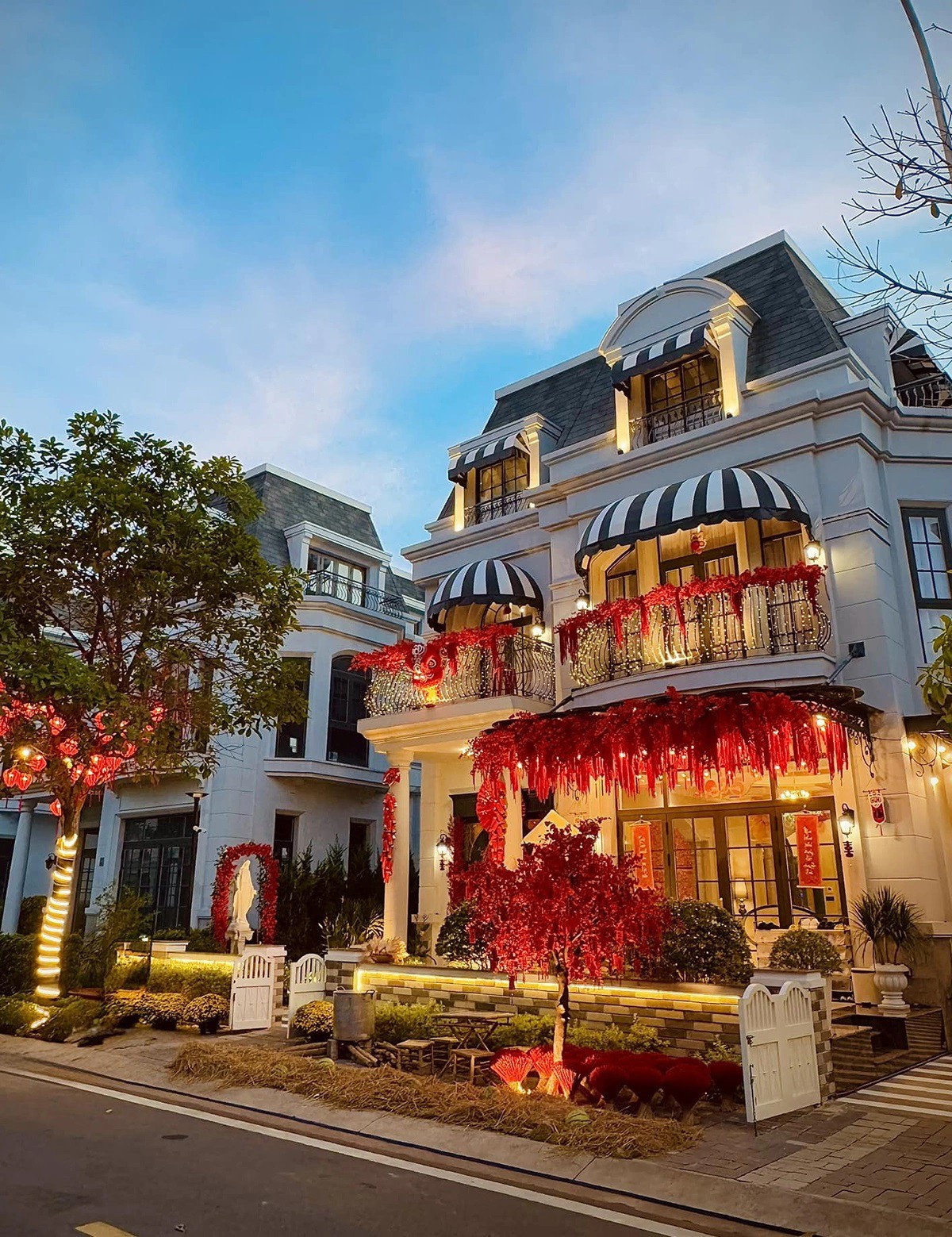 Căn hộ triệu đô của vợ chồng nữ ca sĩ được cho là nơi ở tạm trong thời gian chờ hoàn thiện căn nhà 400 tỷ đồng.