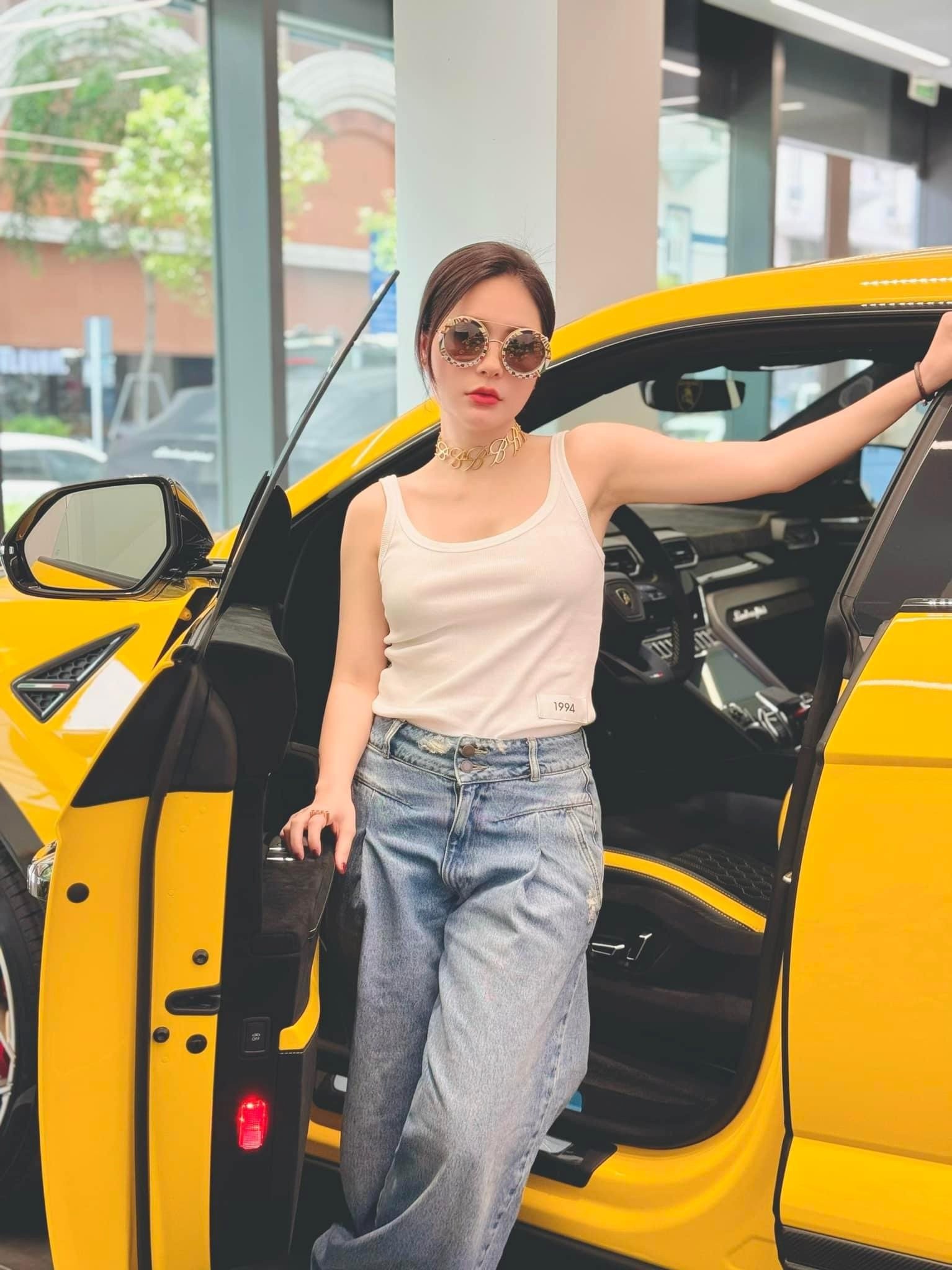 Cuộc sống giàu sang của Đoàn Di Băng khoe lên mạng xã hội khiến nhiều người choáng ngợp.