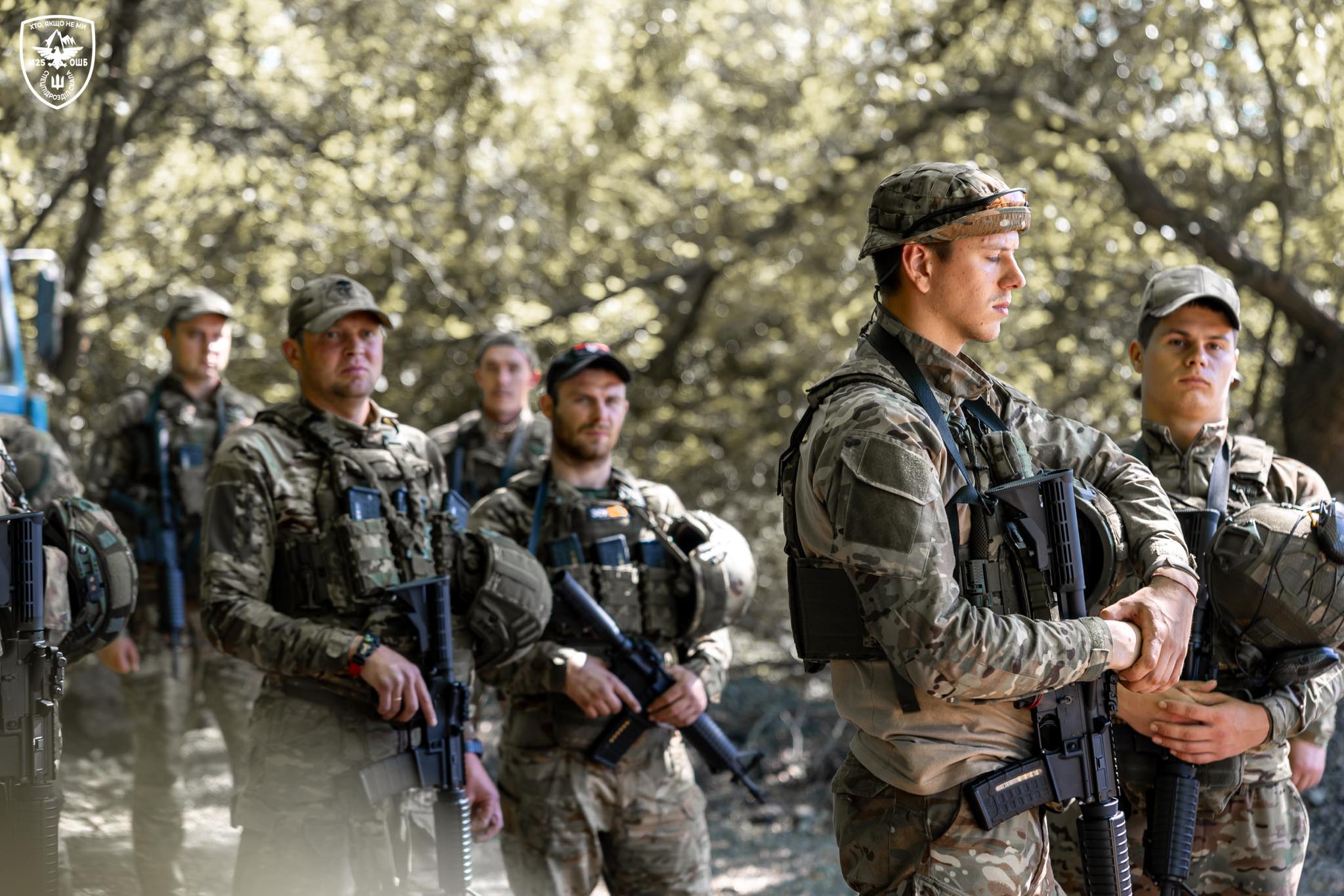 Các thành viên thuộc Trung đoàn Tấn công Độc lập số 425 của quân đội Ukraine Ảnh: Euromaidan Press.