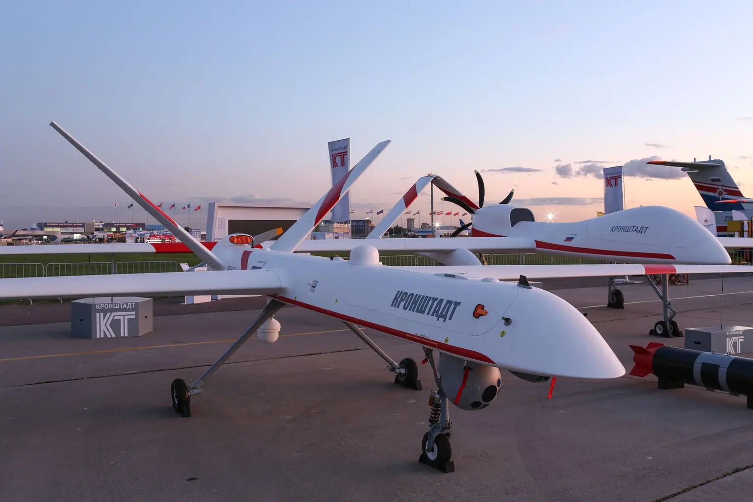 UAV Kronshtadt Orion-E do Nga phát triển được trưng bày vào năm 2019. Ảnh: Bloomberg.