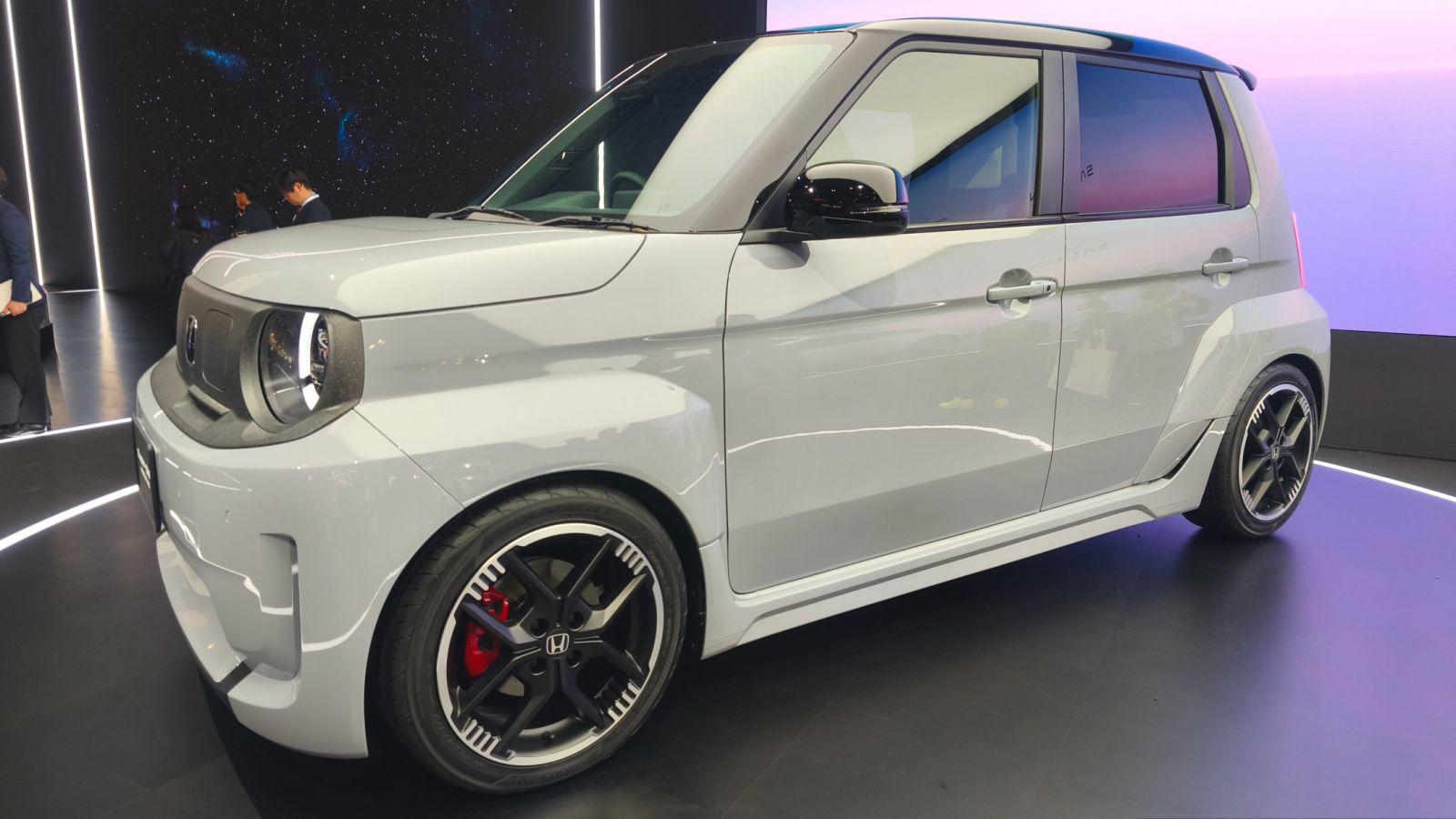 Xe được phát triển từ mẫu Super EV Concept từng ra mắt tại Lễ hội Tốc độ Goodwood hồi tháng 6.