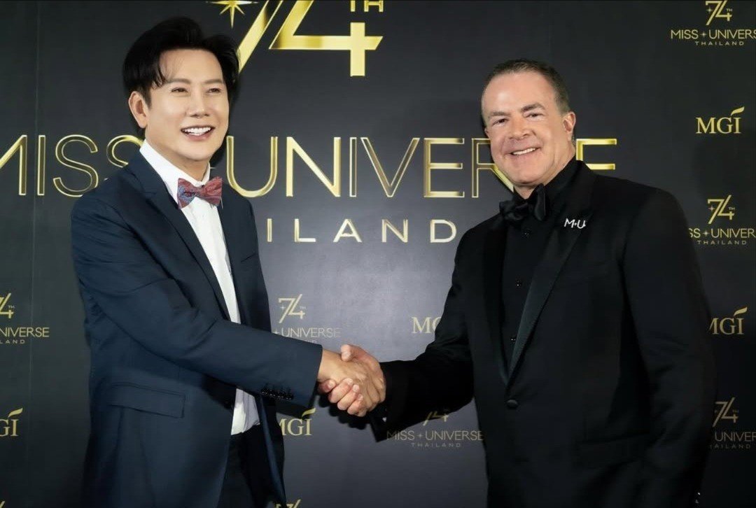 Xung đột giữa ông Nawat và Raúl Rocha khiến Hoa hậu Hoàn vũ 2025 gặp khủng hoảng.