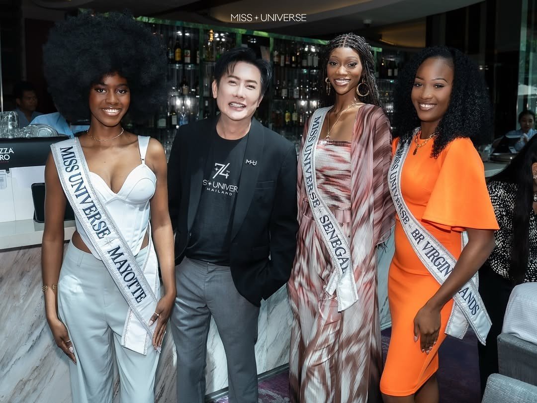 Ông Nawat và dàn thí sinh Hoa hậu Hoàn vũ 2025.