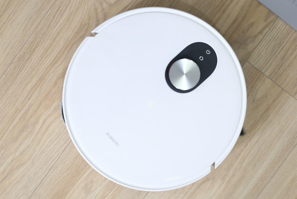 Robot tích hợp đèn pin cho không gian tối.