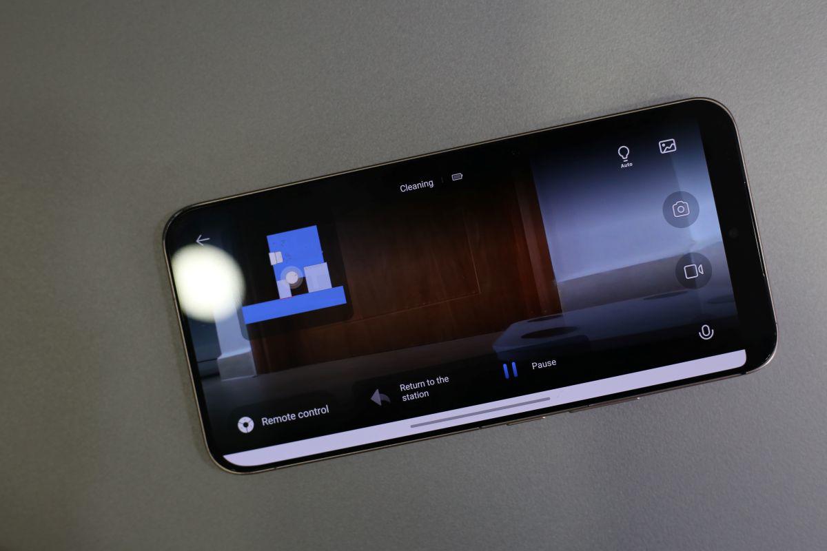 Hình ảnh từ camera do robot ghi lại.
