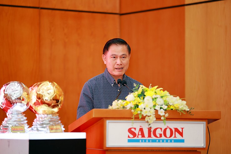 Phó chủ tịch VFF Trần Anh Tú phát biểu ở buổi lễ giới thiệu giải thưởng Quả bóng vàng Việt Nam 2025.