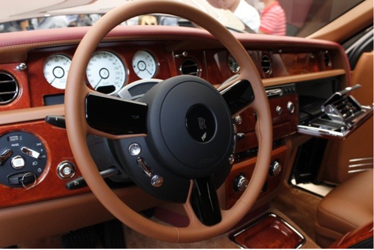 Choáng ngợp với dàn Rolls-Royce xa xỉ bậc nhất Việt Nam - 11