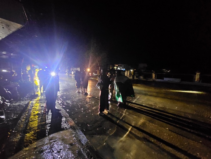 Bão số 13 gây ra mưa to gió lớn khiến nhiều khu vực phía Đông tỉnh Đắk Lắk bị mất điện.