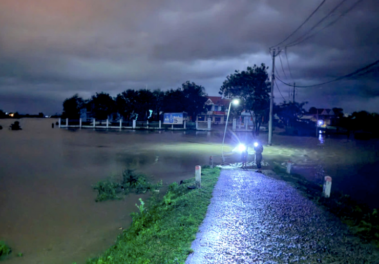 Mực nước sông Ba lên nhanh.