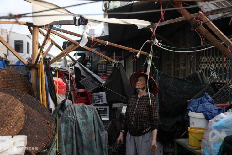 Chợ, nhà máy, đường phố tan hoang sau bão Kalmaegi - 4