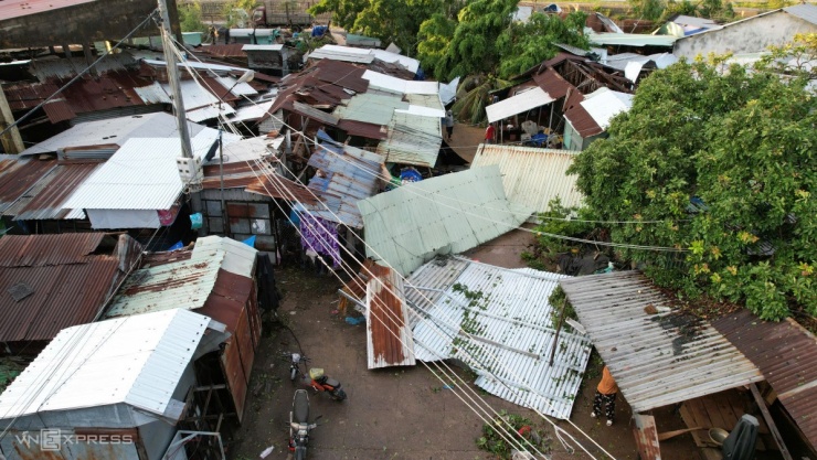 Chợ, nhà máy, đường phố tan hoang sau bão Kalmaegi - 3