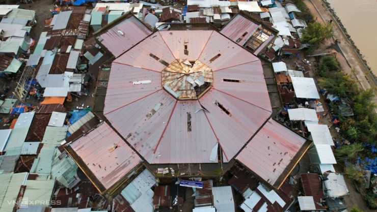 Chợ, nhà máy, đường phố tan hoang sau bão Kalmaegi - 2