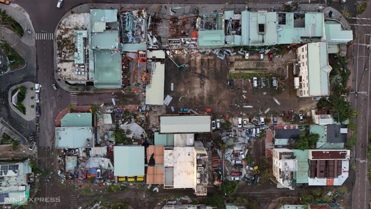 Chợ, nhà máy, đường phố tan hoang sau bão Kalmaegi - 9