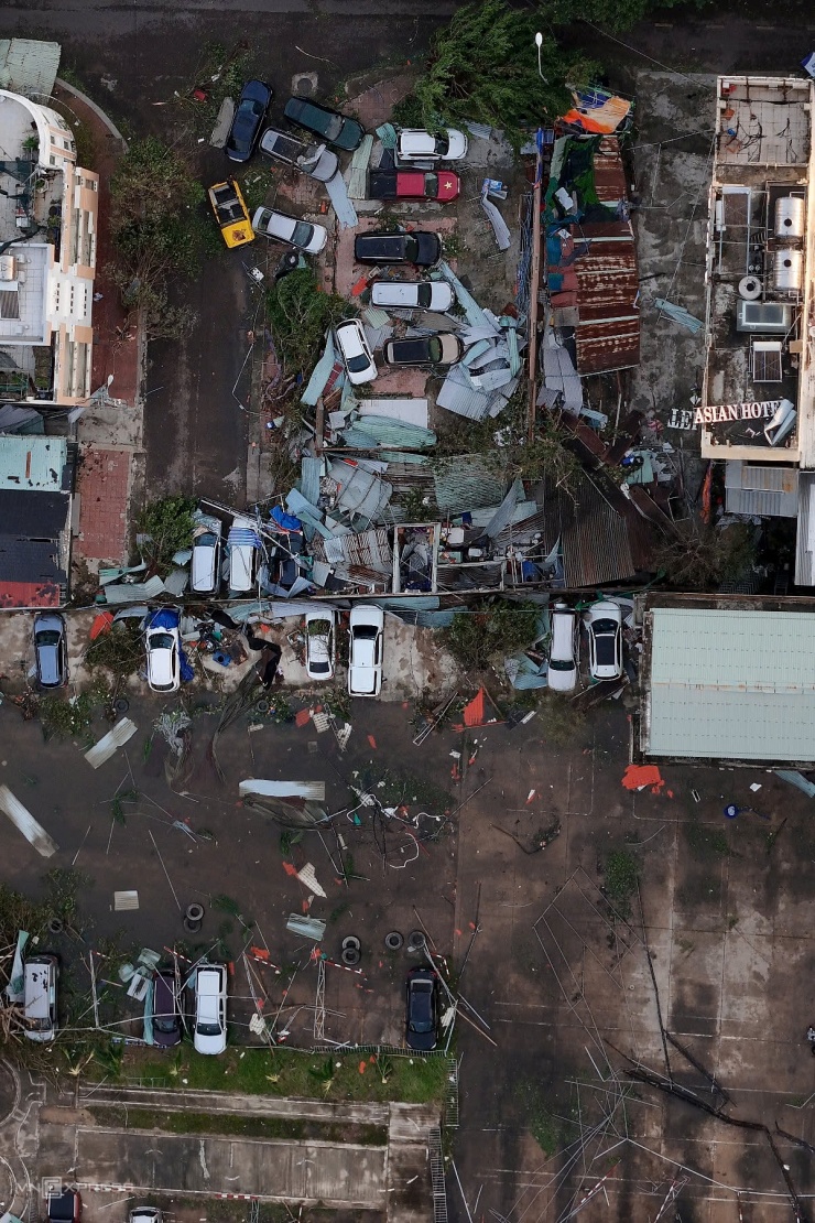 Chợ, nhà máy, đường phố tan hoang sau bão Kalmaegi - 10