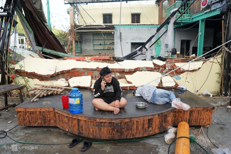 Chợ, nhà máy, đường phố tan hoang sau bão Kalmaegi - 11