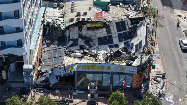 Trung tâm Quy Nhơn ngổn ngang sau bão - 2