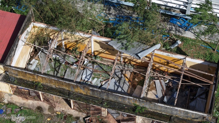 Trung tâm Quy Nhơn ngổn ngang sau bão - 6