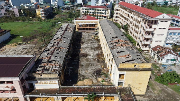 Trung tâm Quy Nhơn ngổn ngang sau bão - 5