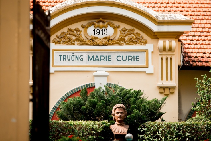 Một góc khuôn viên trường THPT Marie Curie.