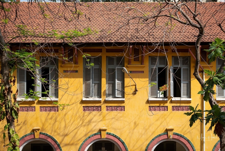 Trường THPT Marie Curie vẫn gìn giữ được những nét kiến trúc cổ kính. Ảnh: Minh Hòa.