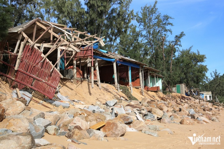 Trở về sau 'chạy bão', người dân thất thần với cảnh trước mắt - 9