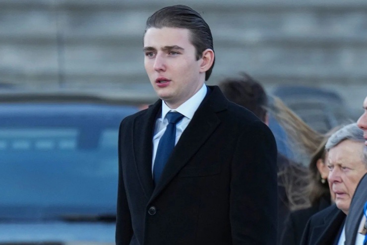 Con trai út của Tổng thống Donald Trump, Barron Trump đang gây chú ý khi khối tài sản cá nhân của anh được ước tính đã chạm mốc 150 triệu USD. Nguồn: Yahoo News Canada.