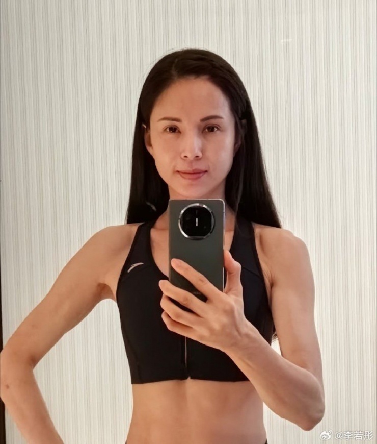 Chăm tập thể dục là một trong những bí quyết giúp Lý Nhược Đồng thoát trầm cảm.