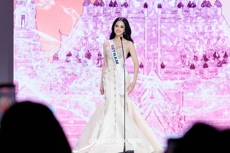 Hương Giang mang 60 thiết kế đến Miss Universe - 5