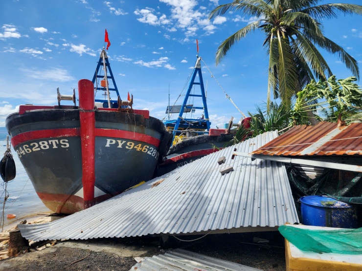 Hàng trăm tàu bị bão Kalmaegi phá hủy, đánh chìm - 10