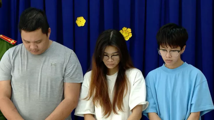 Quân, Tuyết và Thanh tại cơ quan điều tra. Ảnh: CA