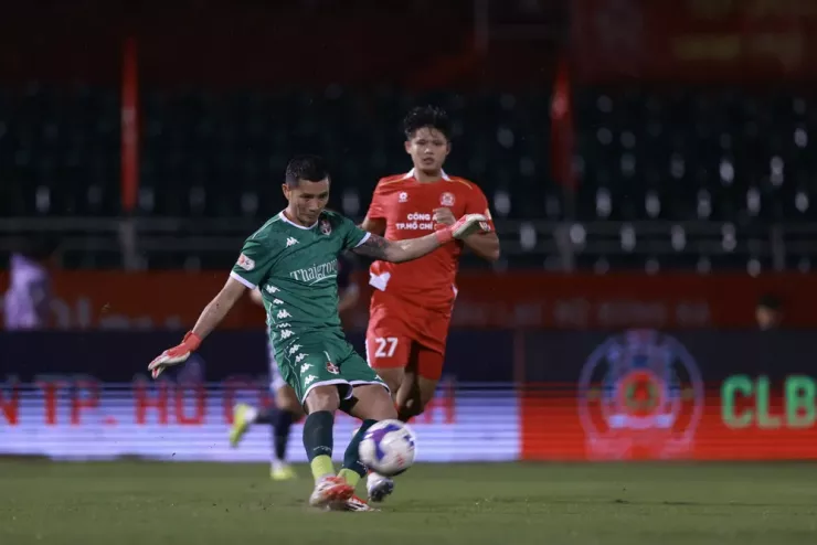 Đình Triệu và các đồng đội ở Hải Phòng có nhiều cơ hội đánh bại SHB Đà Nẵng. Ảnh: CCT.