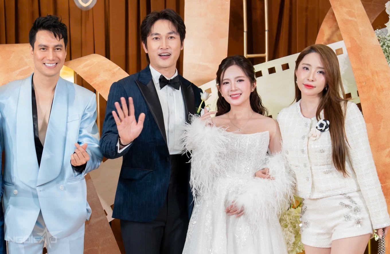 Hai diễn viên Việt Anh, Quỳnh Nga và vợ chồng diễn viên Bình An đến dự đám cưới của Ngọc Huyền - Đình Tú.