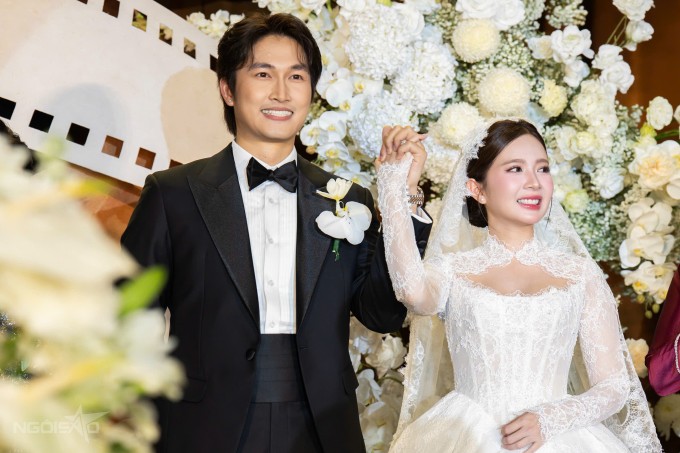 Khi được MC Trần Ngọc hỏi về việc nhận lời cầu hôn của Đình Tú, Ngọc Huyền cho biết cô vốn là người quyết định rất nhanh nhưng đã cân nhắc rất kỹ trước quyết định tiến tới hôn nhân.