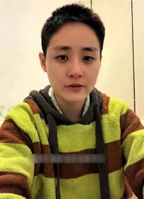 Cô gái vẫn hoảng sợ khi nghĩ lại cảnh bị hành hung hội đồng. Ảnh: Sohu