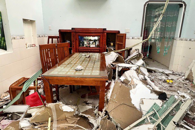 Bão số 13 làm 5 người chết, hơn 26 nghìn ngôi nhà bị sập, tốc mái - 1