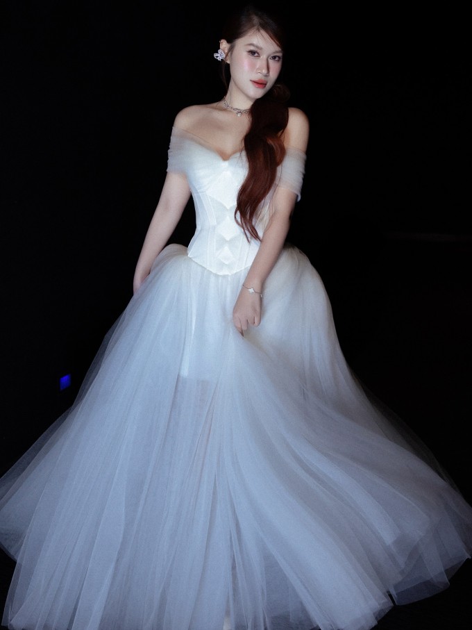 Ngọc Thanh Tâm hóa công chúa với đầm dáng xòe tại sự kiện.
