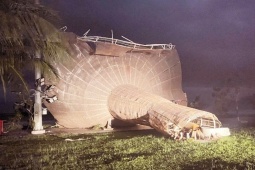 Cảnh tượng nhói lòng sau bão số 13