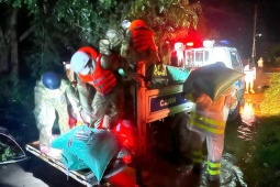 Tin tức trong ngày - Nước sông Ba đang dâng mạnh, một cầu bị sập