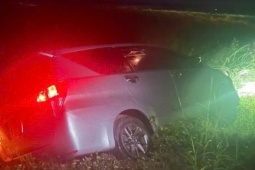 Công an phát hiện chiếc ô tô nghi vấn liền ra hiệu dừng xe, tài xế vẫn tăng ga bỏ chạy